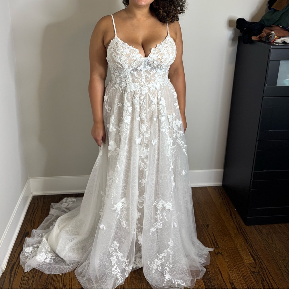 ‼️LAST CALL‼️EUC Essense of Australia Wedding Dress - Style D3521 SZ 18/16